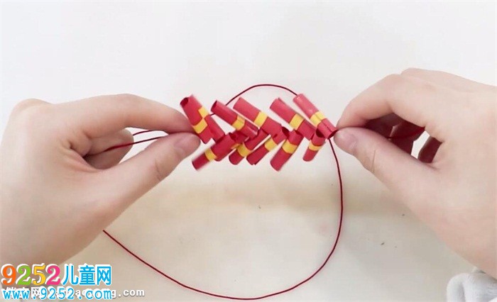 怎樣<a href=http://inspiredelm.com/diy/ target=_blank class=infotextkey>手工制作</a>鞭炮