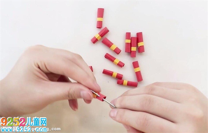 怎樣<a href=http://inspiredelm.com/diy/ target=_blank class=infotextkey>手工制作</a>鞭炮