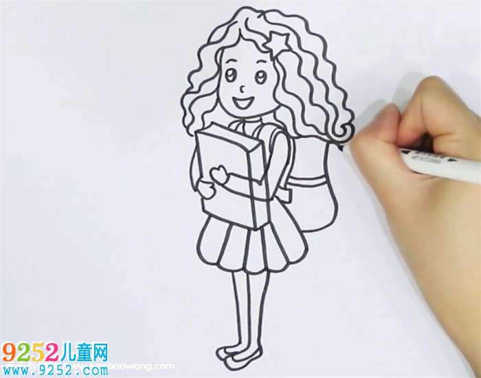 卷發(fā)女孩<a href=http://inspiredelm.com/jianbihua/ target=_blank class=infotextkey>簡筆畫</a>