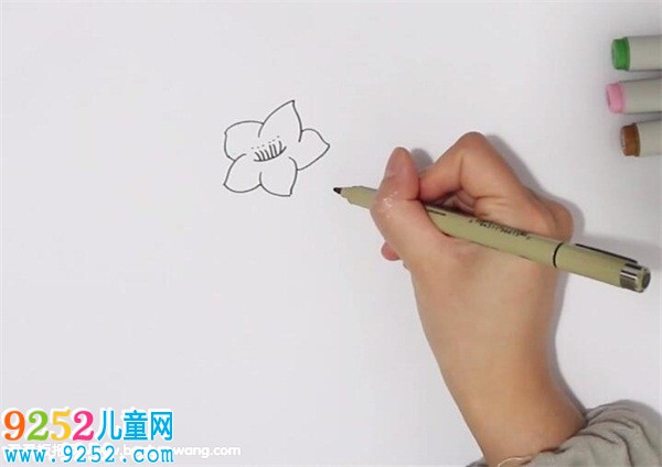 桃花<a href=http://inspiredelm.com/jianbihua/ target=_blank class=infotextkey>簡筆畫</a>