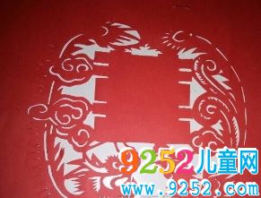 龍年<a href=http://inspiredelm.com/jianzhi/ target=_blank class=infotextkey>剪紙</a>圖案簡單