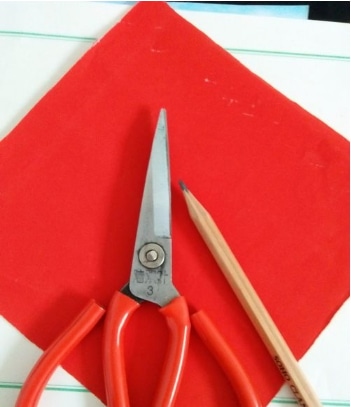 金魚和蓮花<a href=http://inspiredelm.com/jianzhi/ target=_blank class=infotextkey>剪紙</a>教程