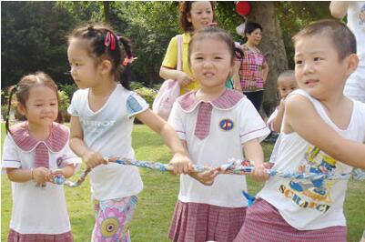 幼兒園老師教養(yǎng)筆記《爭(zhēng)當(dāng)小班長(zhǎng)》