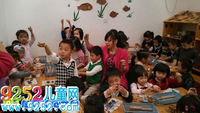 幼兒園大班說(shuō)課稿范例《常用的標(biāo)志》